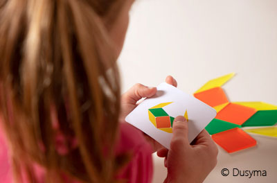 Patterni-Kind-spielt
