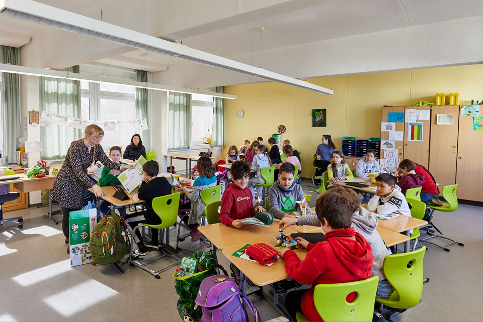 Grundschulklasse beim Einsatz von FIRST LEGO League Explore