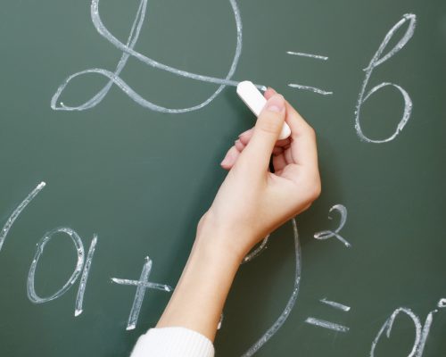 Mathematik Bild einer Tafel mit mathematischer Gleichung